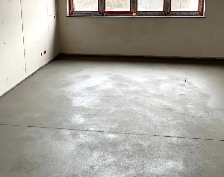 Derselbe Raum mit fertigem Estrich